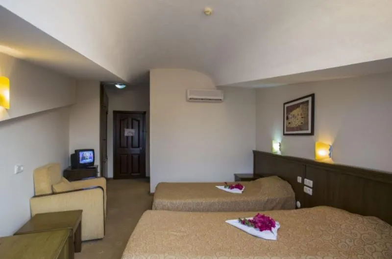 QUADRUPLE STANDARD Room, Felizya Hotel, Antalya