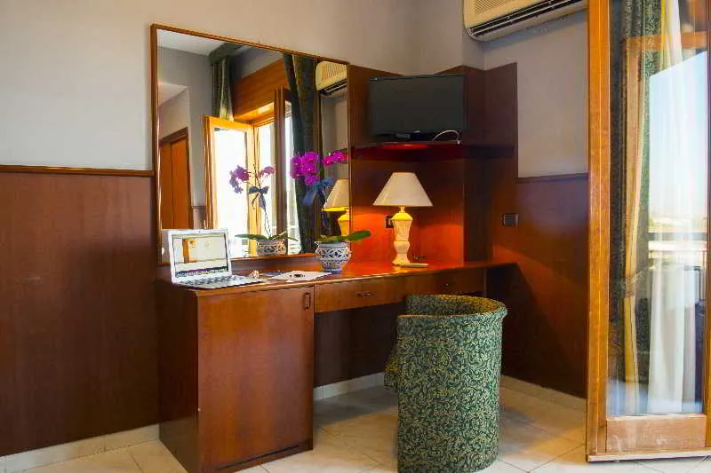 Room, Dei Pini, Catania