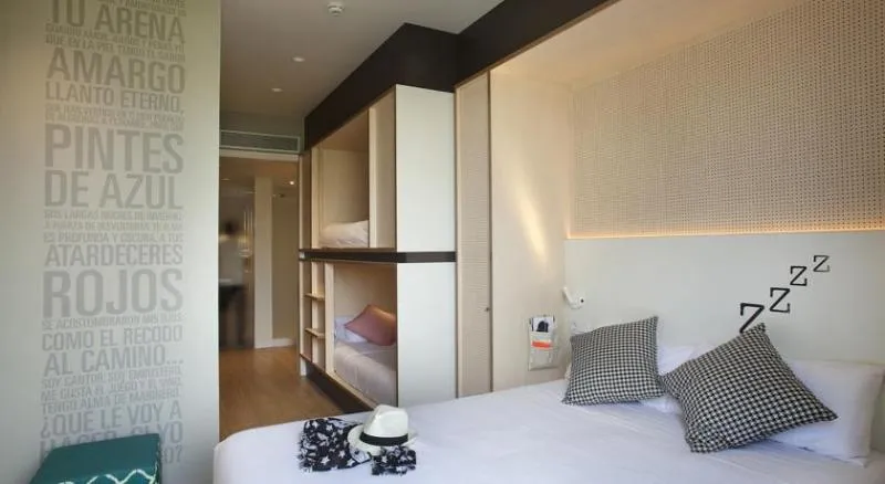 QUADRUPLE STANDARD Room, Toc Hostel Barcelona, Barcelona