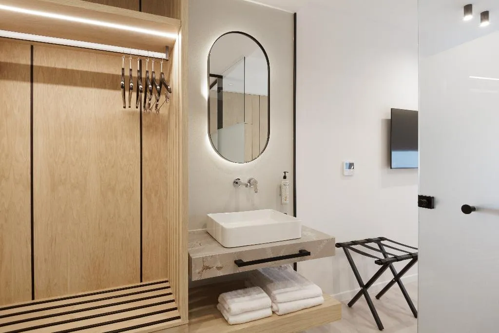 DOUBLE SUPERIOR QUEEN BED Room, Hilton Garden Inn Athens Syggrou Avenue, Athens