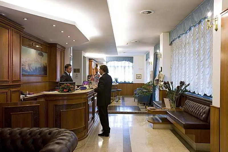 Lobby, San Giorgio, Naples