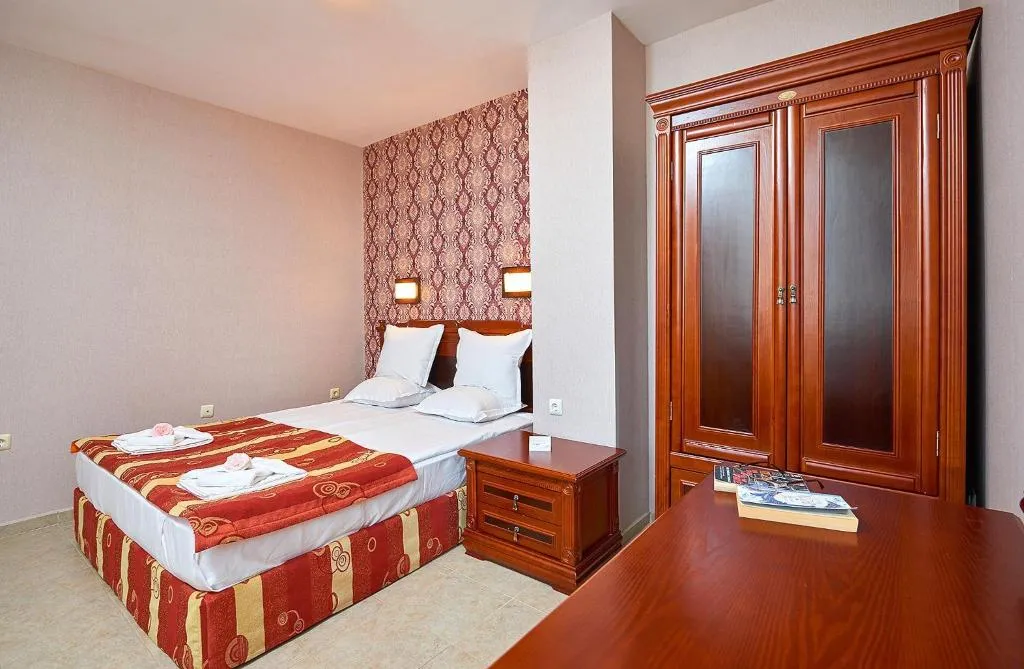 APARTMENT TWO BEDROOMS Room, Karolina, Bourgas