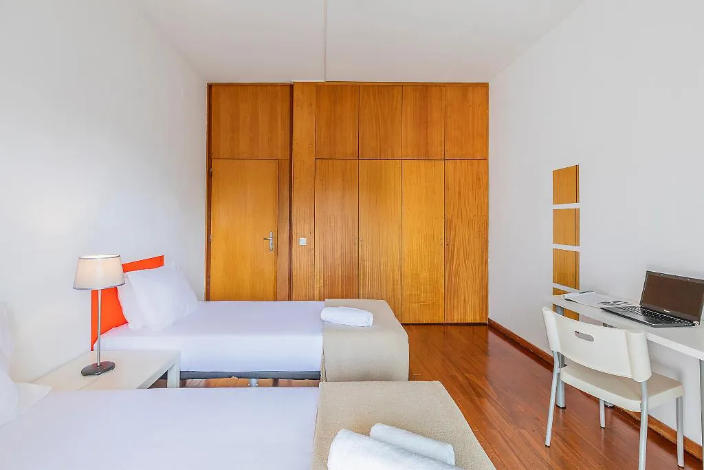 TWIN WITH SHARED BATHROOM Room, HI Porto - Youth Hostel, Porto