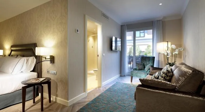 Double or Twin DELUXE WITH TERRACE Room, Eurostars Casa de La Lírica, Madrid