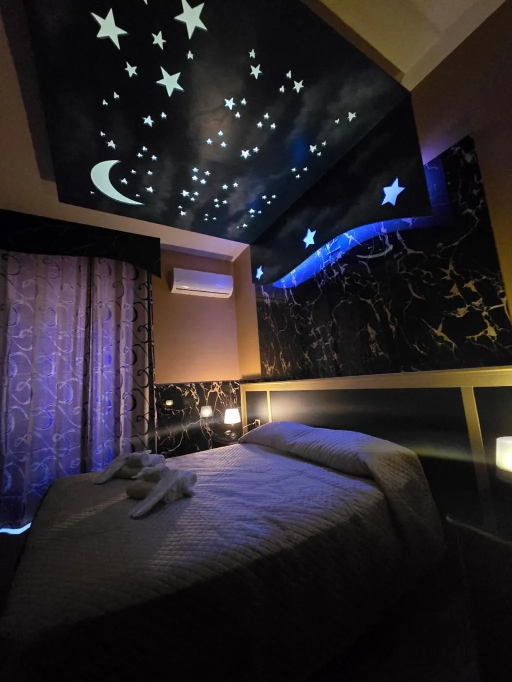DOUBLE SUPERIOR KING BED Room, Iris, Naples