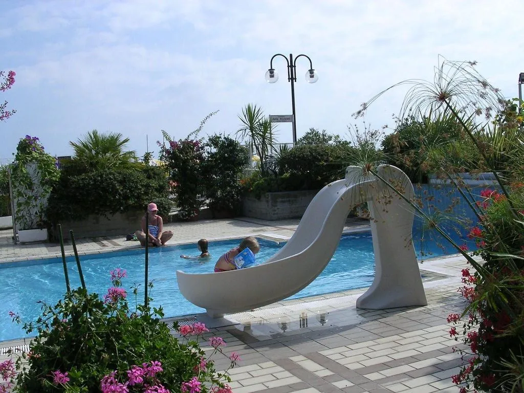 Sports and Entertainment, Sirenetta, Venice