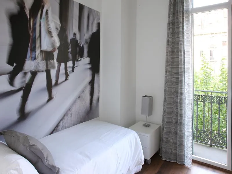 APARTMENT CAPACITY 4 TWO BEDROOMS Room, MH Apartments Suites, Barcelona