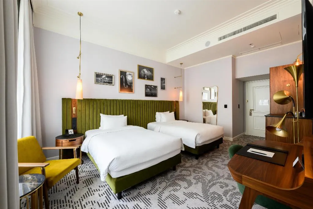 DOUBLE TWO DOUBLE BEDS Room, Hotel Saski Krakow, Curio collection by Hilton, Krakow