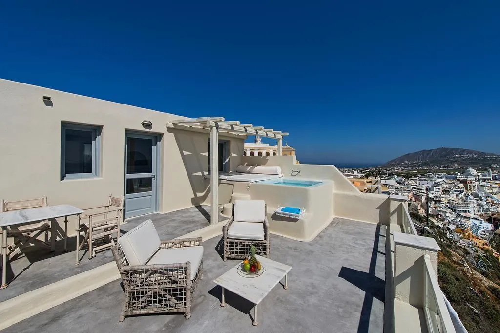 SUITE CAPACITY 4 Room, Lava Suites & Lounge, Santorini