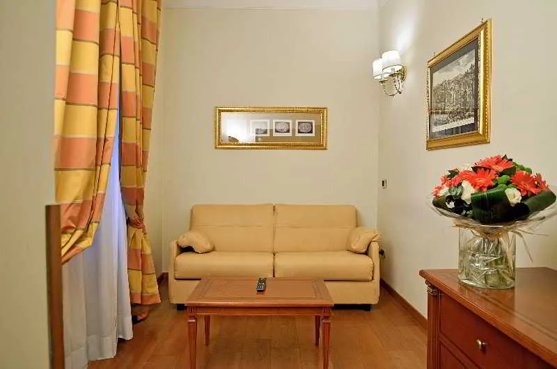 Room, Hotel Homs, Rome