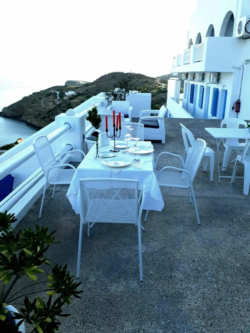 Bar, Petradi, Santorini