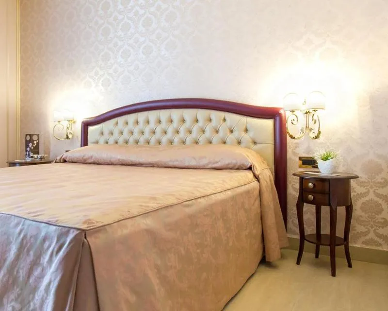 DOUBLE DELUXE PREMIER Room, Diamond Naxos Taormina, Catania