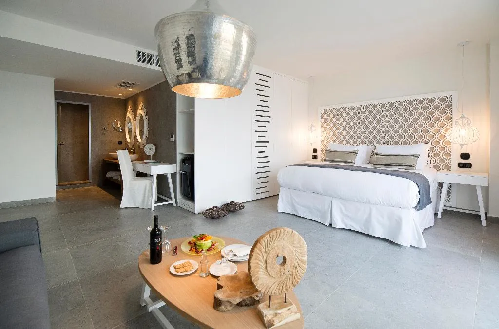 SUITE WITH PRIVATE POOL Room, Insula Alba Resort & Spa, Crete