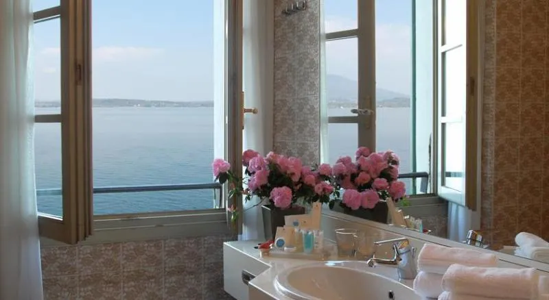 DOUBLE SINGLE USE SUPERIOR LAKE VIEW Room, Hotel Villa Carlotta, Milan
