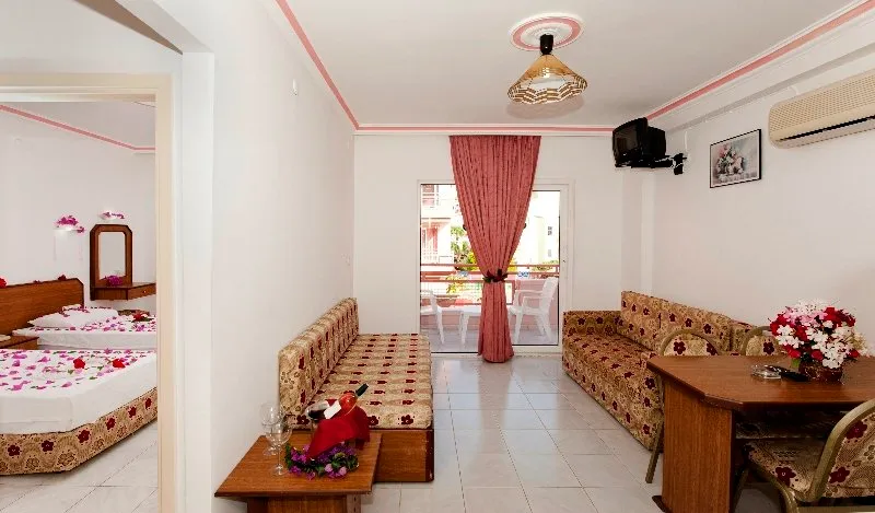 Room, Rosy Apart, Dalaman
