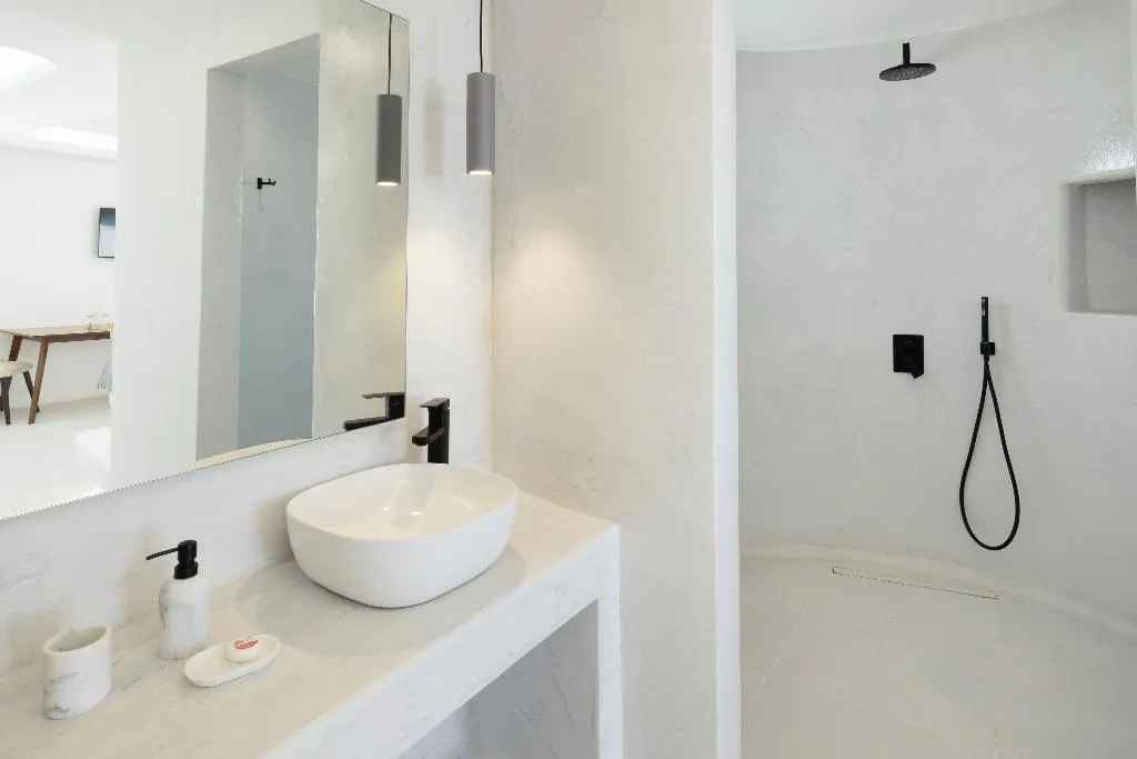 SUITE DELUXE GARDEN VIEW Room, Zannos Melathron Hotel By Omilos Hotels, Santorini