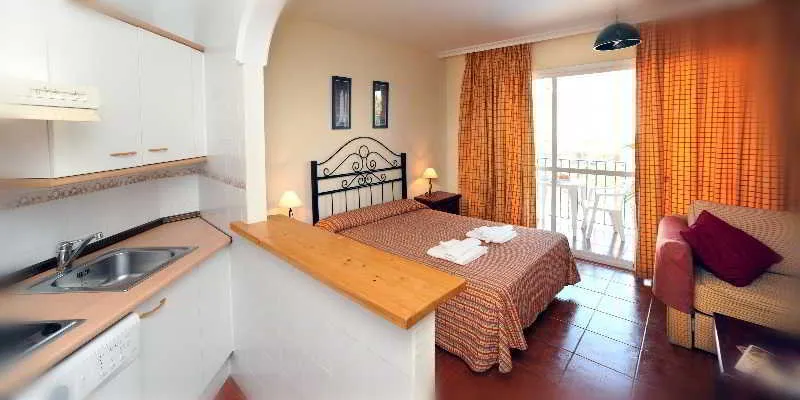 Room, Leo Islamar, Costa De La Luz