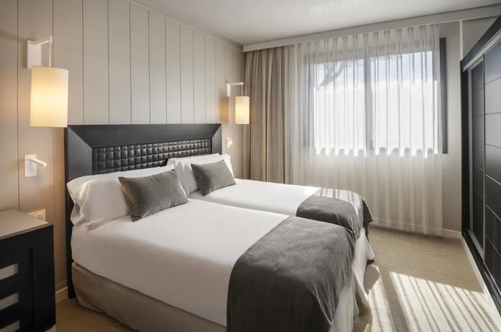 Room, Salles Hotel Aeroport de Girona, Costa Brava