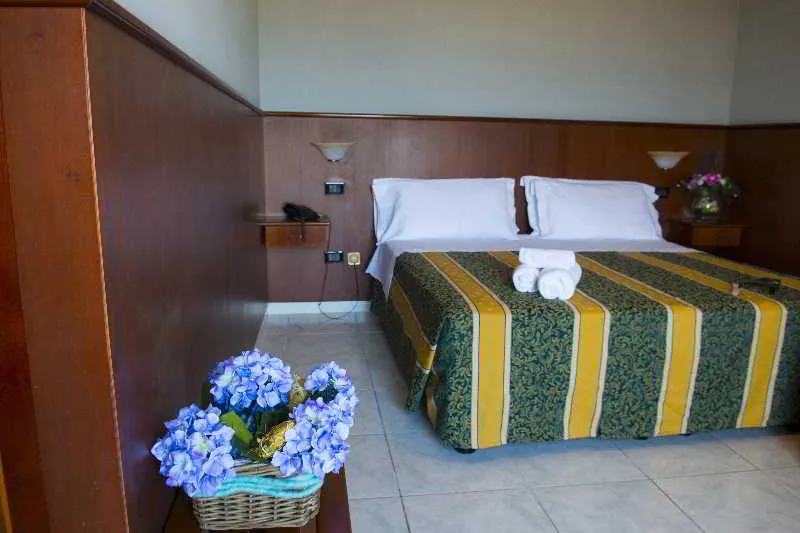 Room, Dei Pini, Catania