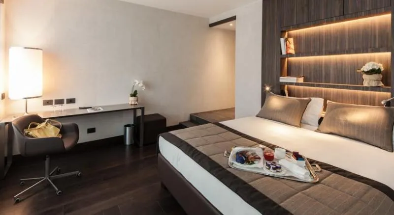 DOUBLE KING SIZE BED Room, Hyatt Centric Milan Centrale, Milan