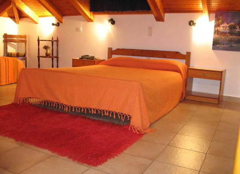 Room, Athina, Kalamata