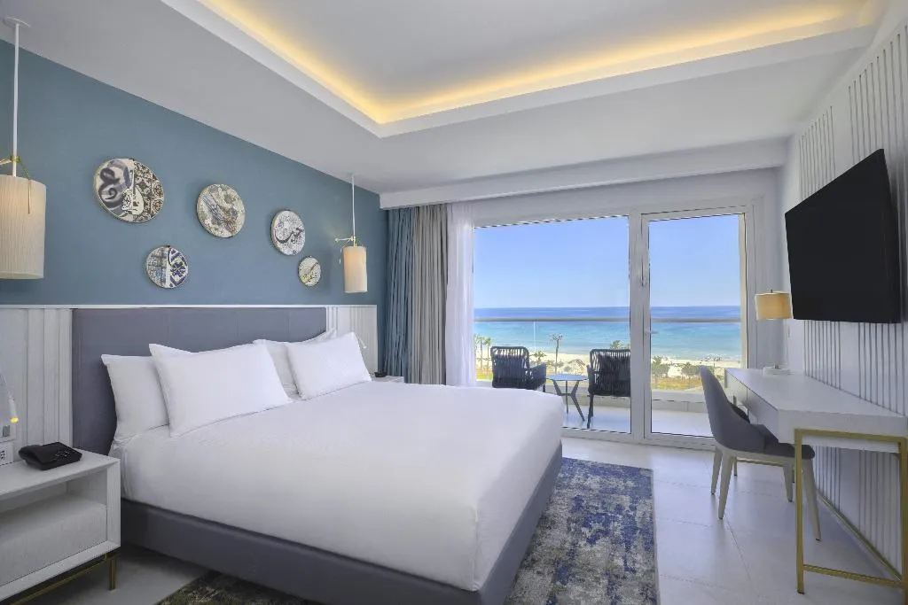 SUITE DELUXE SEA FRONT Room, Hilton Skanes Monastir Beach Resort, Tunisia