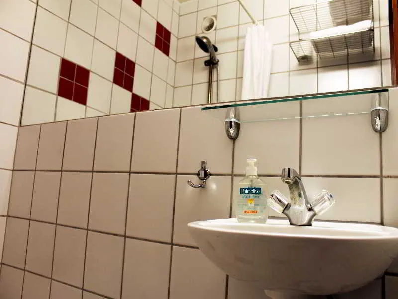 Room, Adam, Reykjavik