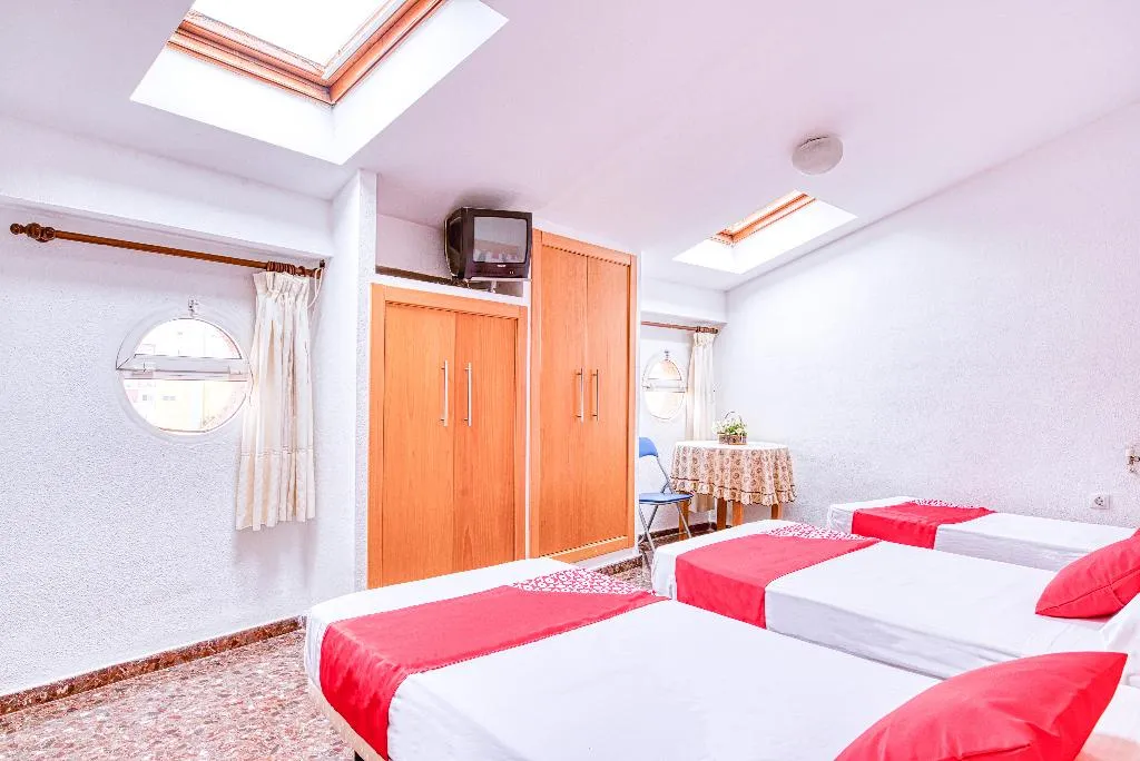 TRIPLE STANDARD Room, Hostal Nova Picanya, Valencia