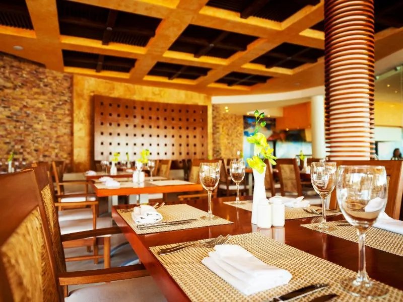 Restaurant, The Reef CocoBeach, Playa Del Carmen