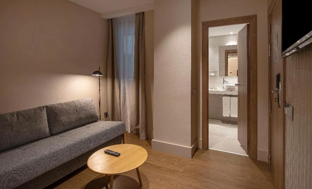 FAMILY ROOM CAPACITY 4 Room, NH Sants Barcelona, Barcelona