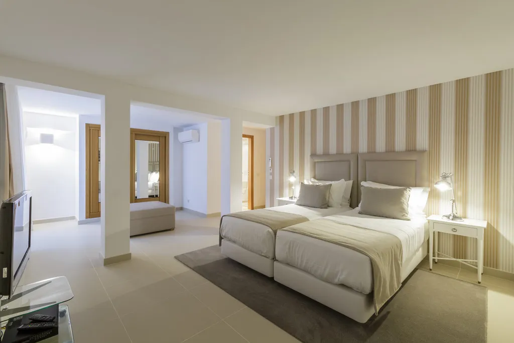 TOWNHOME THREE BEDROOMS Room, The Crest, Algarve