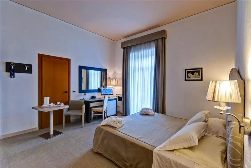 Room, Regina Palace Terme, Naples