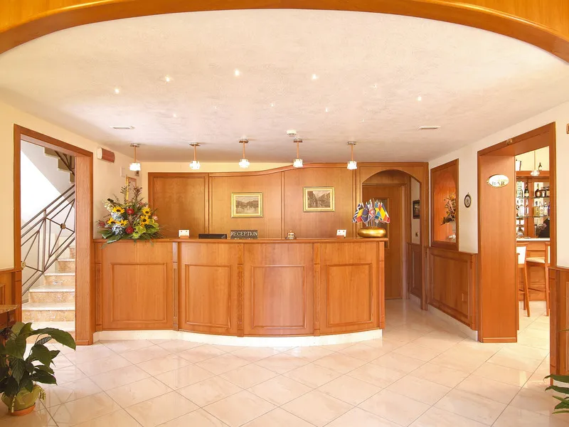 Lobby, Buono, Naples