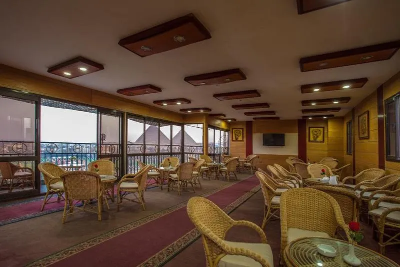 Bar, Pyramids Plaza Hotel, Cairo