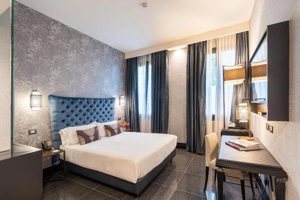 DOUBLE KING SIZE BED Room, Vignette Collection The Venice Times Hotel By IHG, Venice