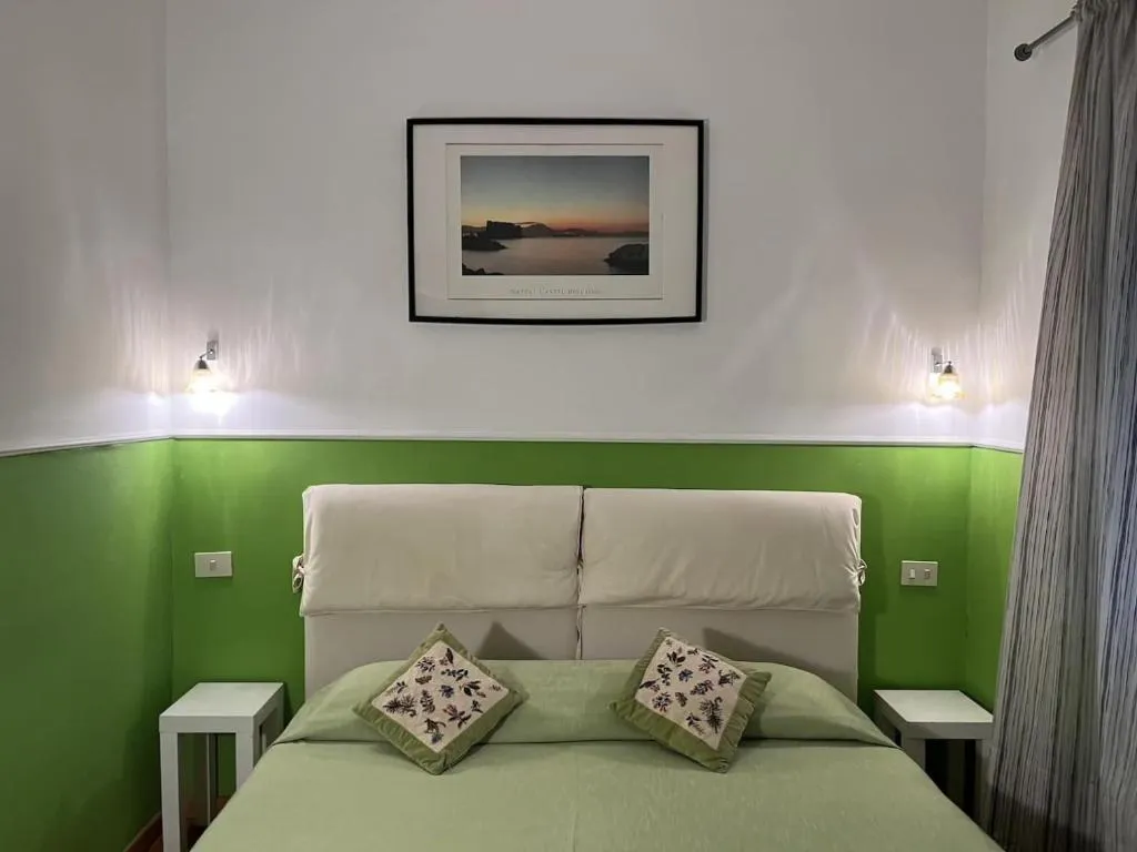DOUBLE STANDARD Room, Cappella Vecchia 11, Naples