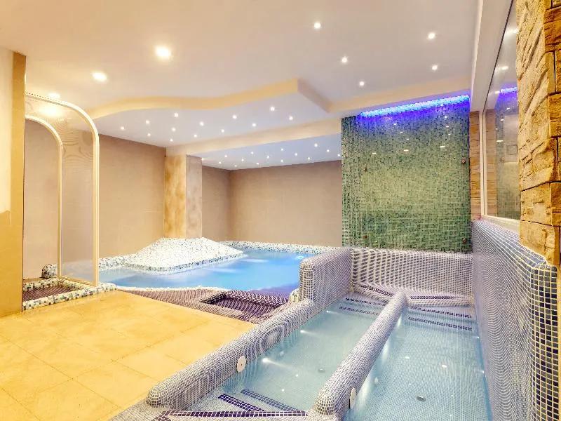 Pool, Terme San Valentino, Naples