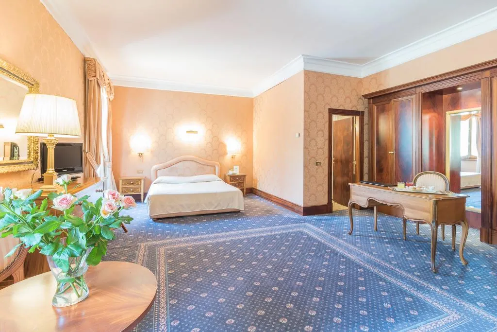 SUITE CAPACITY 3 Room, Torre Sant Angelo, Rome