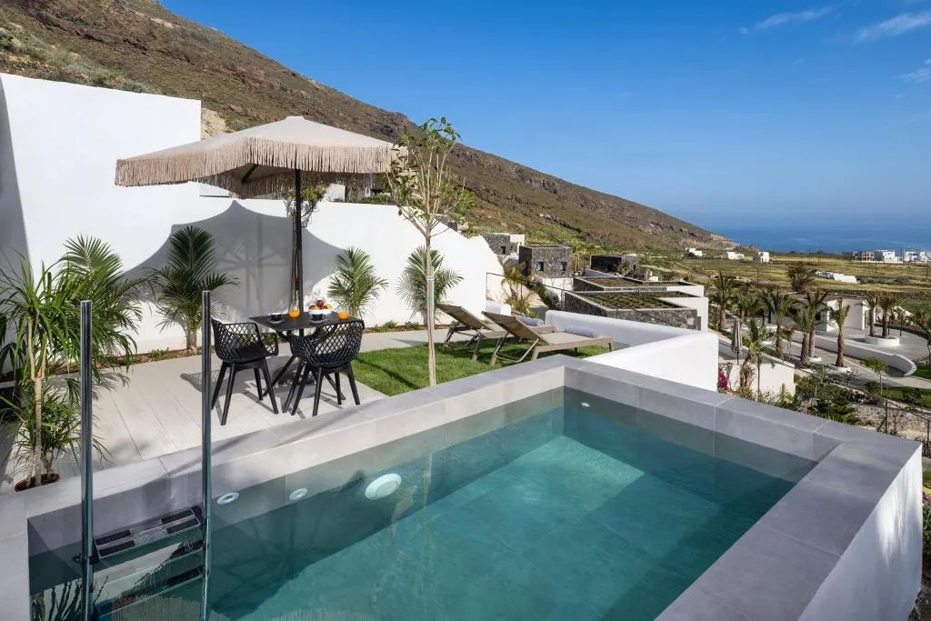 JUNIOR SUITE WITH PRIVATE POOL Room, Palm Island Suites, Santorini