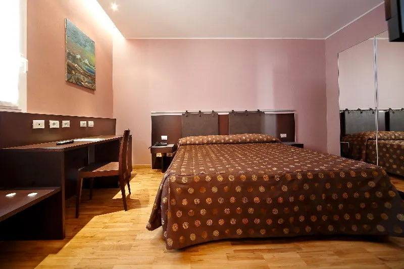 DOUBLE STANDARD Room, Hotel Terminal Milano, Milan