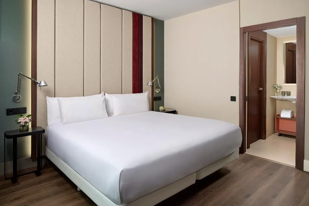 JUNIOR SUITE STANDARD Room, NH Barcelona Diagonal Poblenou, Barcelona