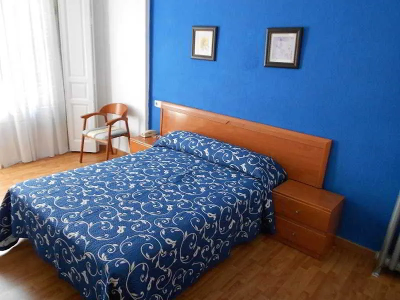 Room, Hostal Valencia, Madrid