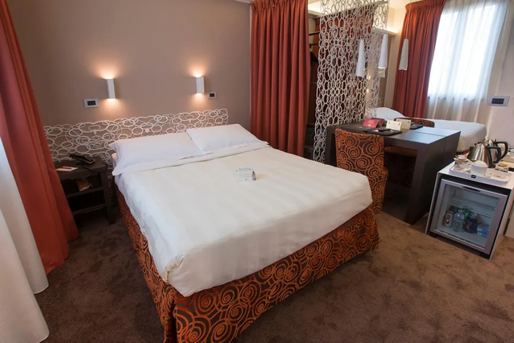 SINGLE SUPERIOR QUEEN BED Room, Hotel Berna, Milan