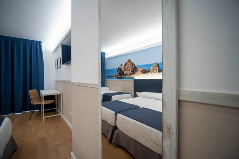 TRIPLE SUPERIOR Room, Don Juan Tossa, Costa Brava