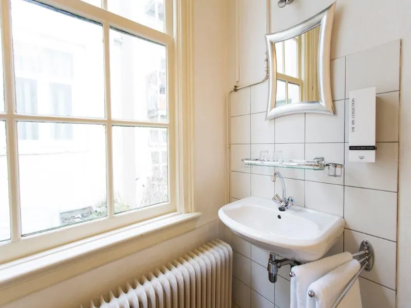 SINGLE WITH SHARED BATHROOM Room, Quentin Golden Bear Hotel, Amsterdam
