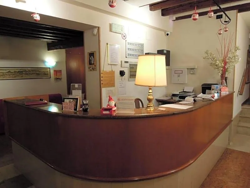 Lobby, Iris, Venice