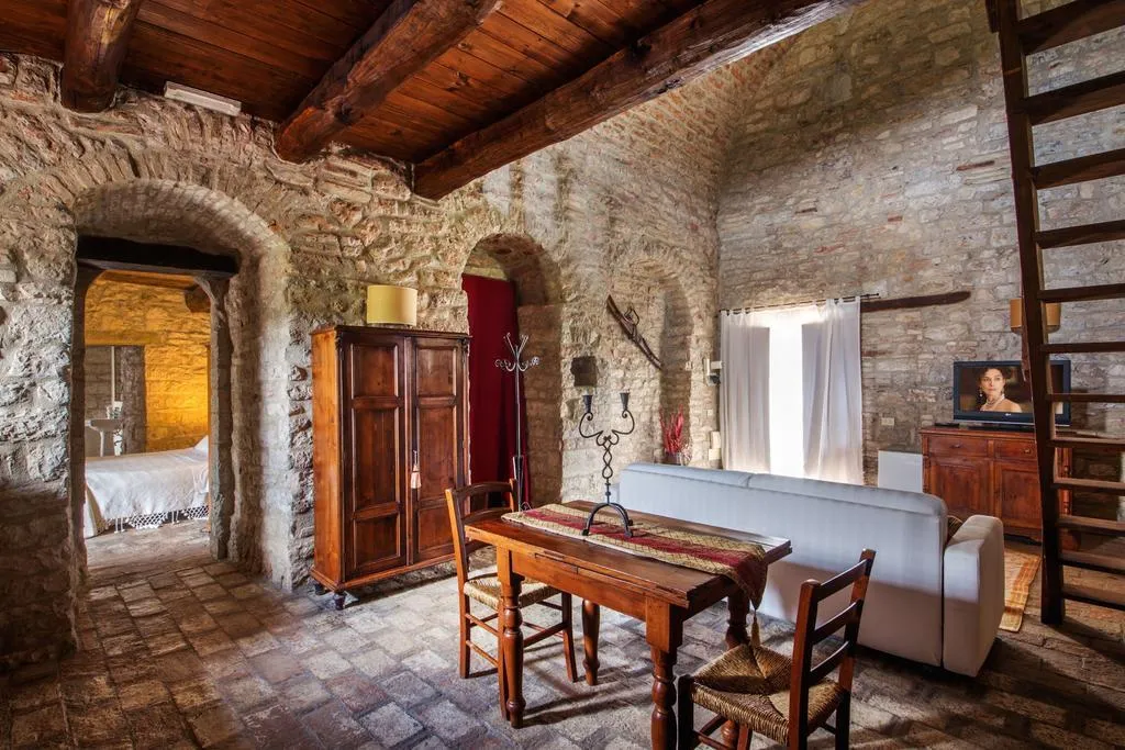 SUITE WITH JACUZZI Room, Castello Valenzino, Perugia