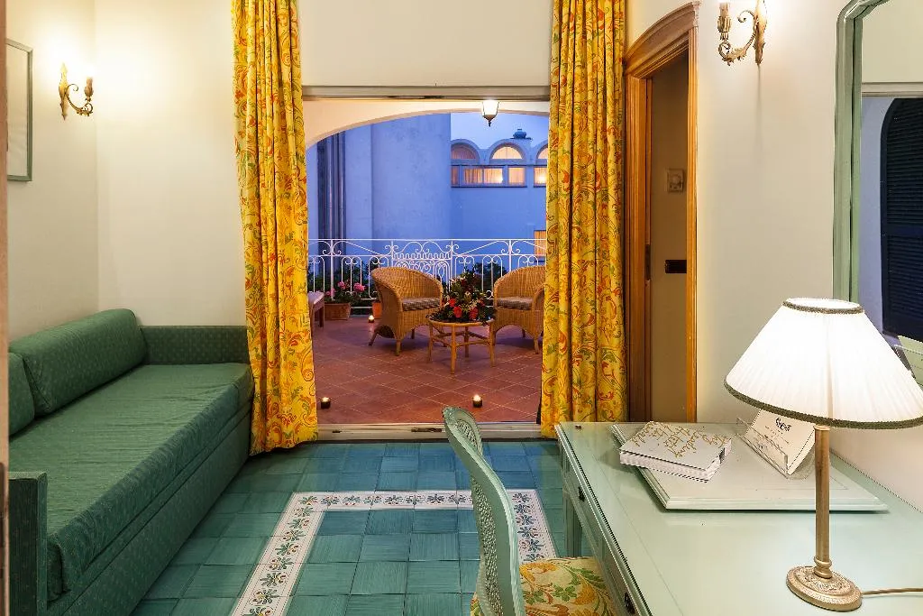 JUNIOR SUITE GARDEN VIEW WITH BALCONY Room, Punta Molino Beach Resort & SPA, Naples