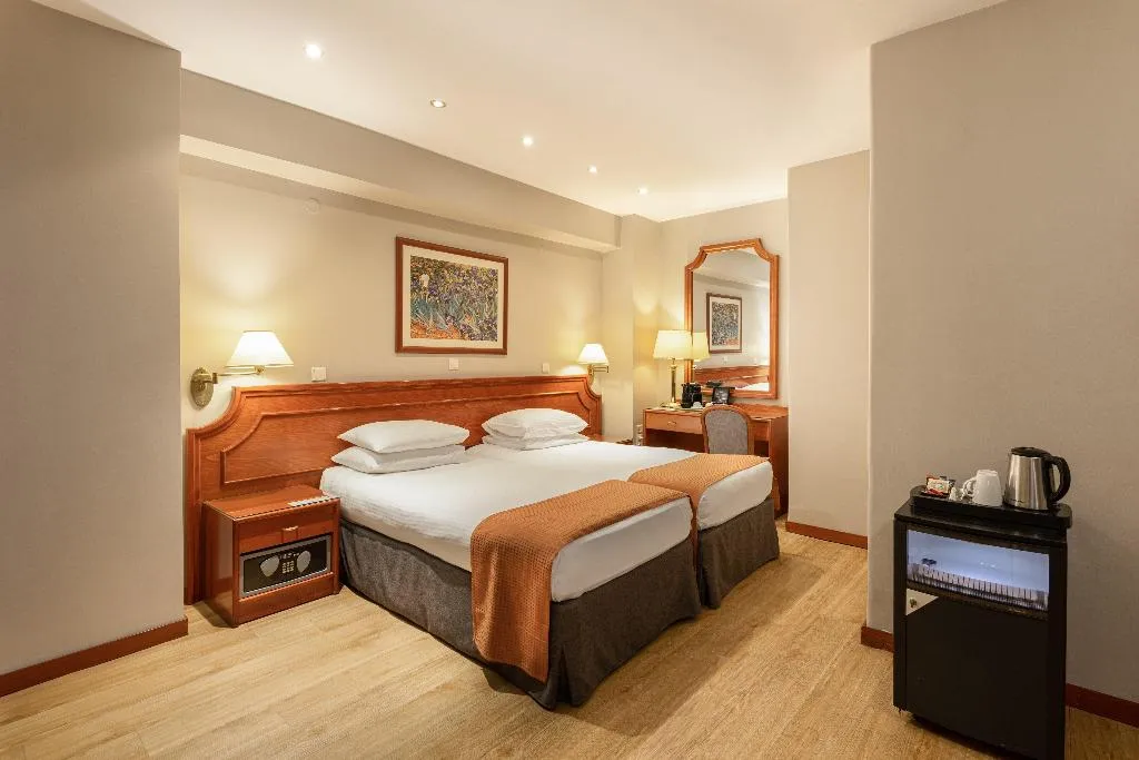 SUITE SMOKING Room, Holiday Inn Thessaloniki, Halkidiki