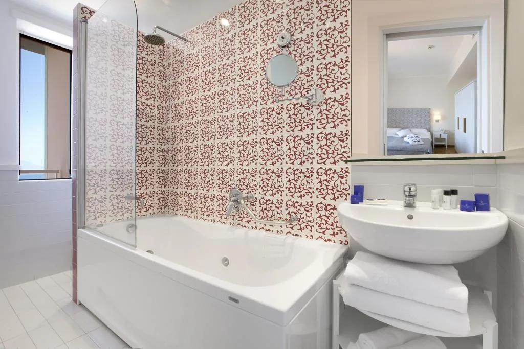 Double or Twin SEA VIEW WITH BALCONY Room, Hotel Regina Sorrento, Naples